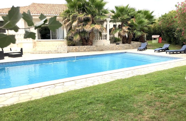 SUPERB 200 M2 AIR CONDITIONED POOLHOUSE POOL ON 1100 M2 OF SPORTED GROUND