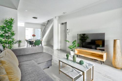 Superb 3 Bedroom Apartment Surry Hills