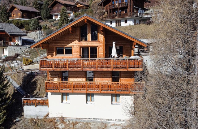 Superb 5-room apartment, entrance hall, opening onto a pleasant living room with mezzanine, open and