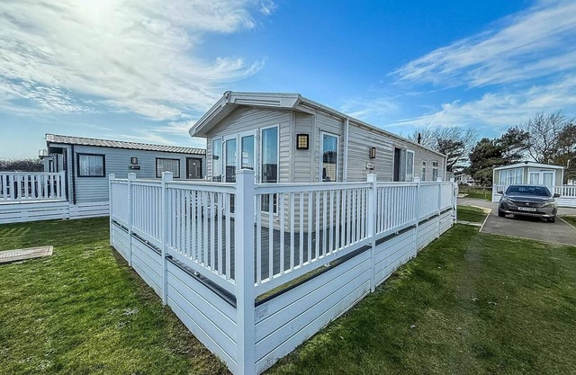 Superb 6 berth caravan at Broadland Sands Holiday Park in Suffolk ref 20025CF