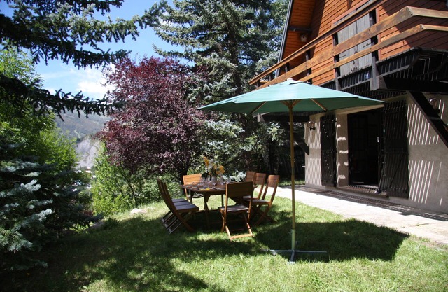 Superb, cosy, south-facing chalet, sleeps 2 to 7, overlooking the ski area