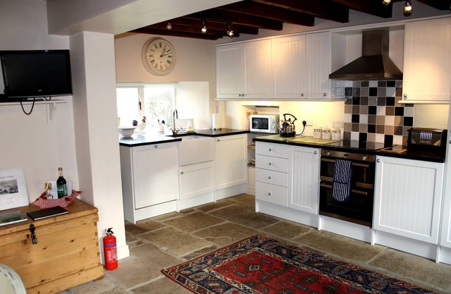 Superb, detached, traditional long house for up-to 6. WiFi, walks from the door, 2 multi-fuel stove