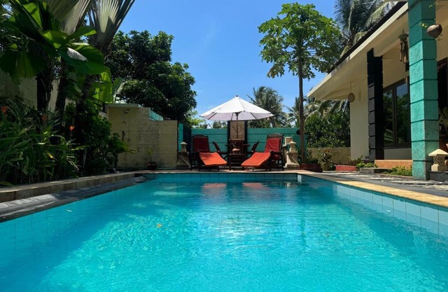 Superb family friendly villa with pool and only 500 metres from beach