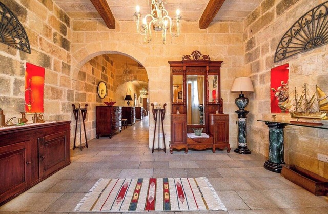 Superb five bedroom farmhouse with jacuzzi in Nadur(all ensuite).
