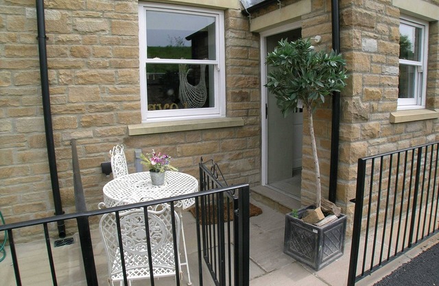 Superb holiday home situated in the picturesque village of Hawes and commanding excellent views.