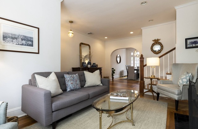 Superb location, garage parking included