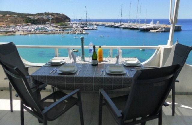 Superb luxury 2 bedroom front line apartment with superb sea views. nnnnnnnn