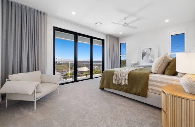 SUPERB LUXURY HOME - CONVENIENT LOCATION