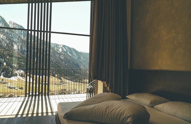 Superb Penthouse with View of the Dolomites and Sauna and pool