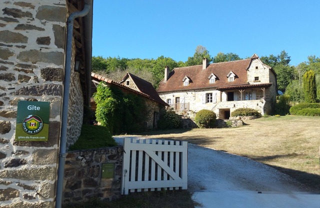 Superb property: large swimming pool - Tennis court - Boules pitch Up to 17 holidaymakers