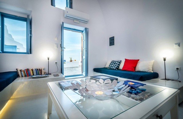 Superb Santorini Suites | Fava Eco | Grand Suite with Outdoor Private Jacuzzi.