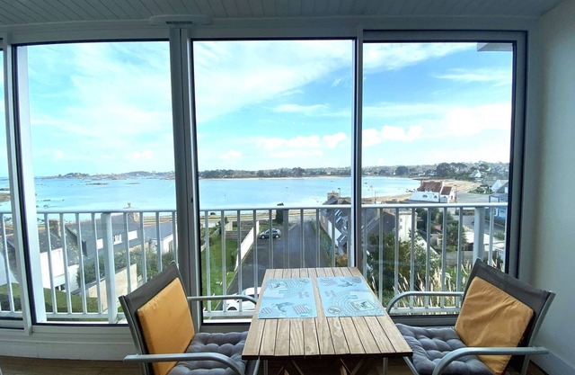SUPERB SEA VIEW apartment in TREGASTEL