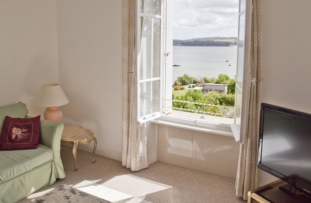 Superb seaviews Waters Edge 1st Floor Apt 20% Ferry Discount Crozon Peninsula