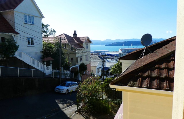 Superb self-contained studio flat minutes away from central Wellington