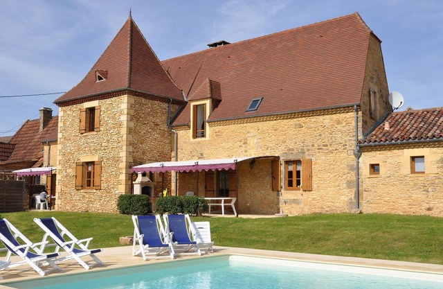 SUPERB TRADITIONAL STONE PROPERTY WITH COVERED POOL NEAR BY SARLAT