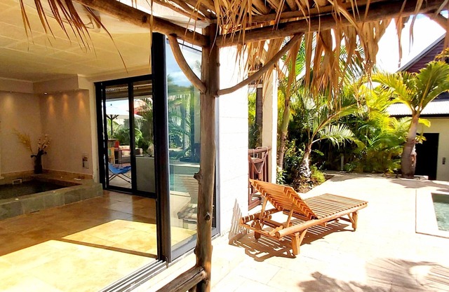 Superb villa with heated swimming pool and jacuzzi in lush greenery
