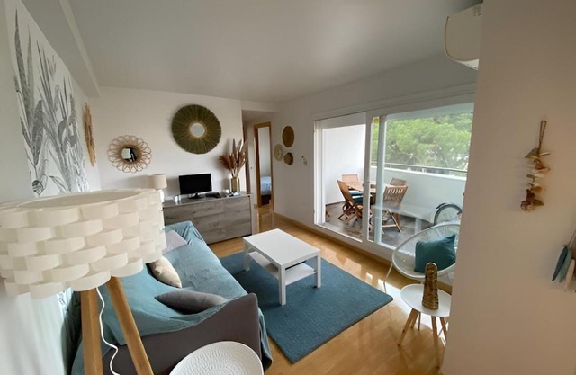 Superbe appartement rénové, résidence avec piscine