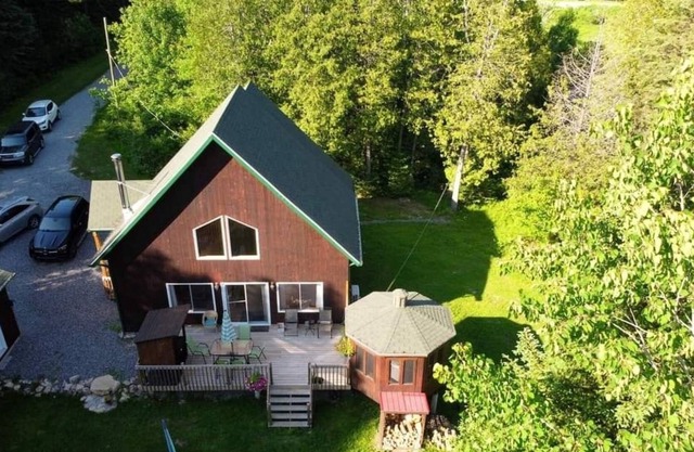 Superbe chalet en bois , Chertsey, lanaudière Beautiful wooden chalet lanaudiere