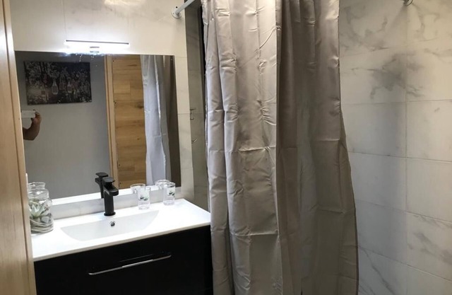 Superbe logement avec piscine chauffée et Jacuzzi