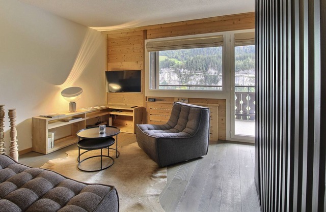Superbe Studio Rénové Dans un Style Moderne et Épuré, à 5 min à Pied de la Rue du Village, Bénéficia