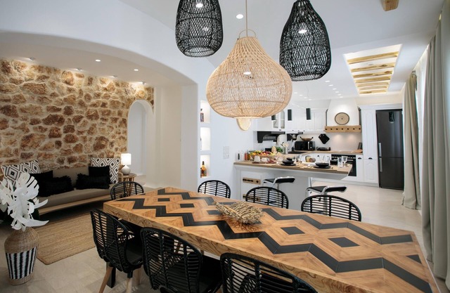 Superior 3 Bedrooms Luxurious Apartment in the heart of Naxos Town