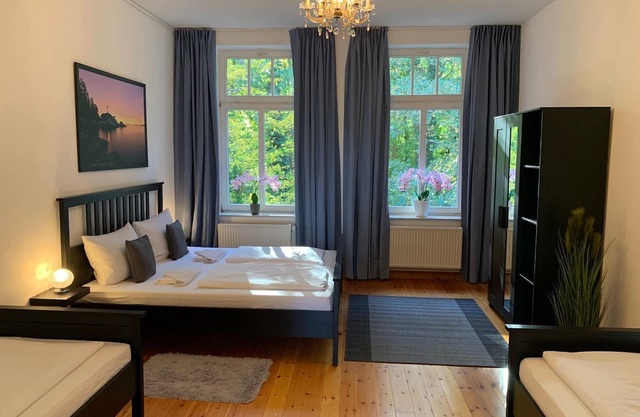 "Superior Apartment: Luxurious Getaway with Shared Sauna and Garden in Rostock"
