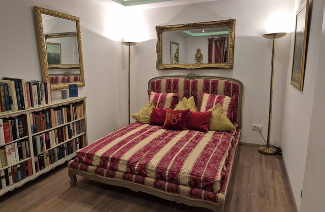 Superior Apartment with Artistic Flair