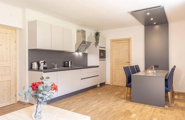 Superior Apartment with IR sauna & whirlpool tub III
