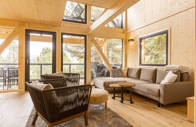 Superior Chalet # 18 with Sauna & Hot Tub