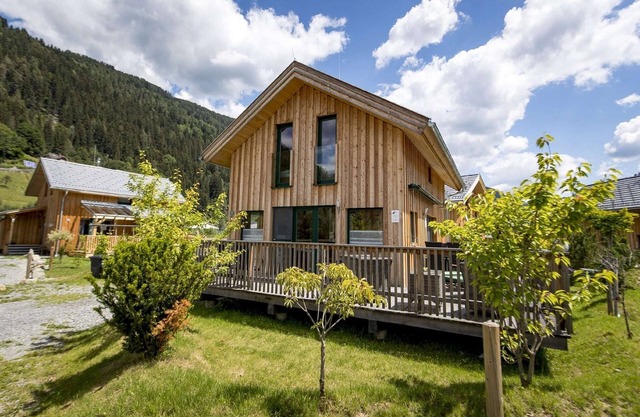 Superior chalet with whirlpool
