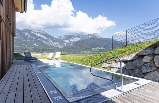 Superior mit 3 Schlafzimmern,Sauna&Pool by Interhome