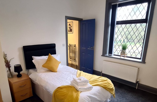Superior Single Room with Ensuite Church view