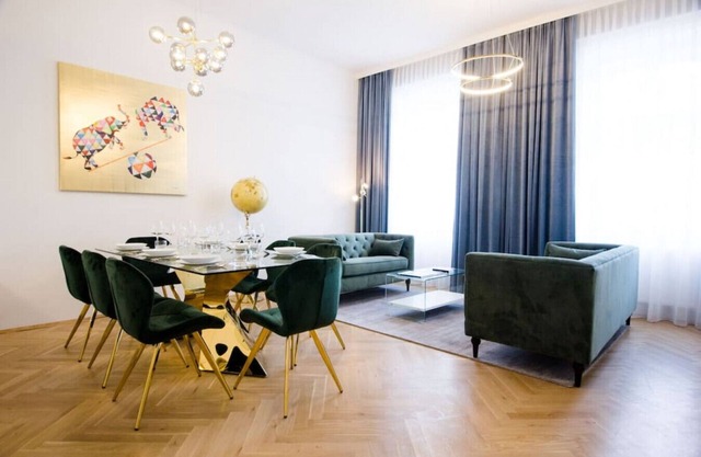 Superior Three-Bedroom Apartment - Opera