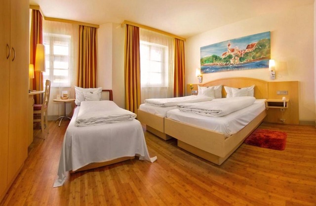 Superior triple room with shower and WC