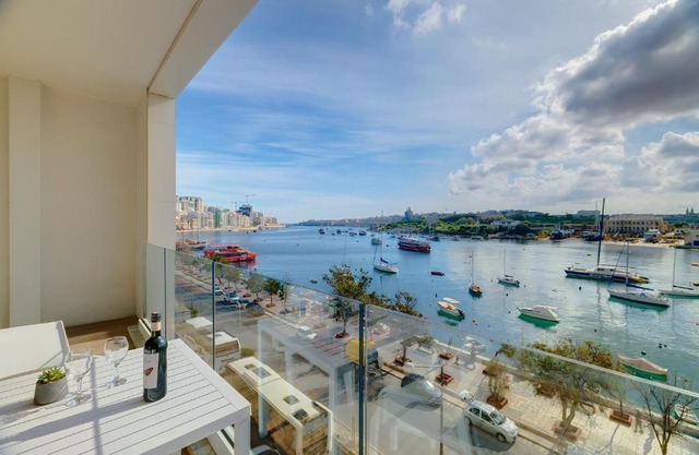 Superlative Apartment with Valletta and Harbour Views
