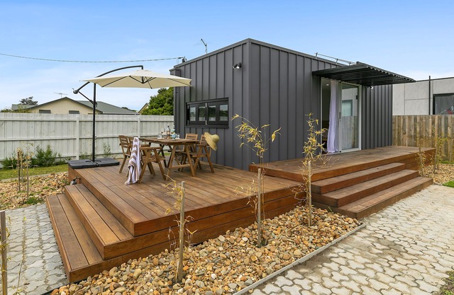 Surf Beach Tiny House - 2 Minutes walk to the beach