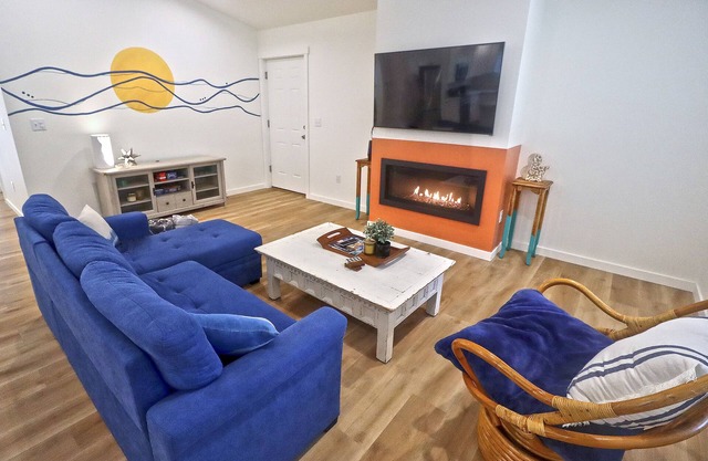 Surf Bungalow - pets welcome, fully fenced yard!