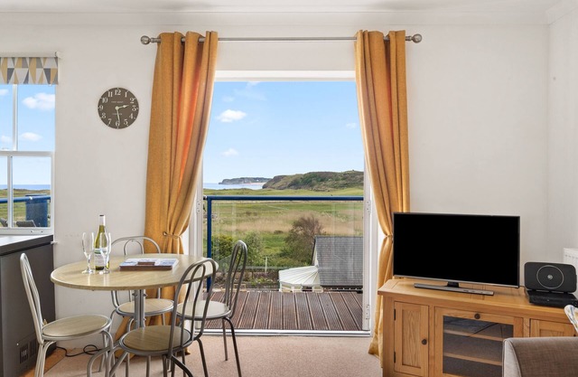 Surf Deck - Spectacular Views, Close to Beach