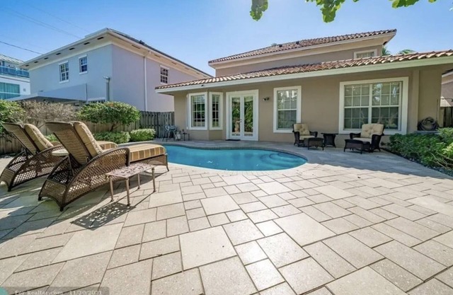 Surf House- Palatial Surf Mansion - Heated Pool