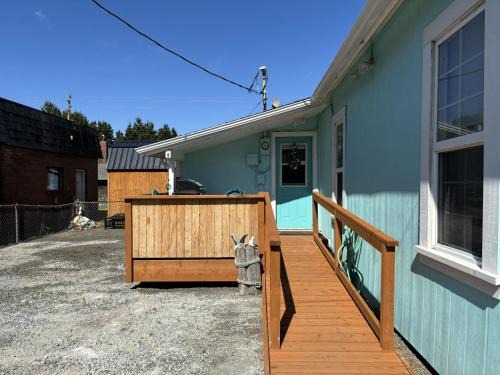 Surf's Up - Adorable cottage in town