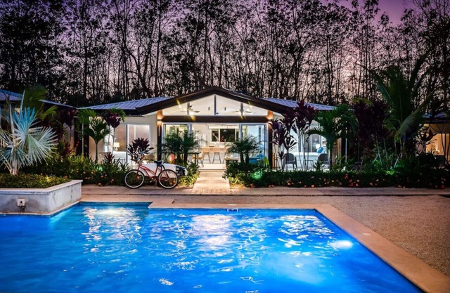Surfer's Heaven - Modern, new home, close to beach