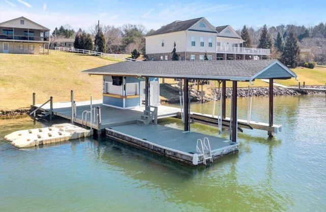 Surfside - Dock with bar area/Gentle lot/Cozy Retreat