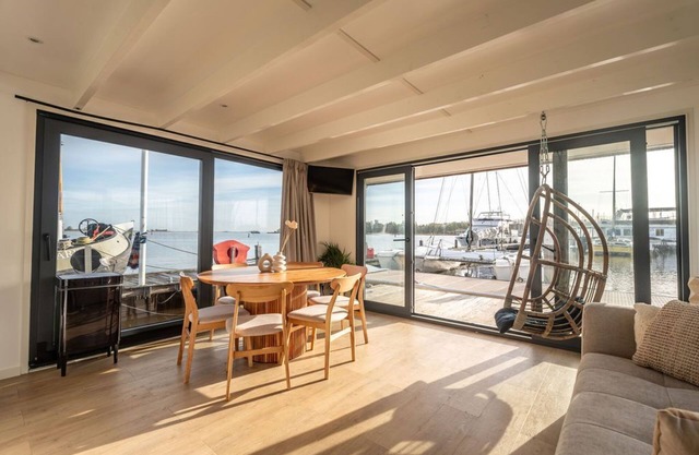 Surla Houseboat "De Saek" with tender