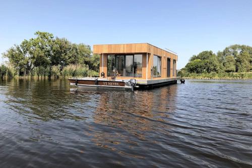 Surla houseboat "Nevel" Kagerplassen with tender