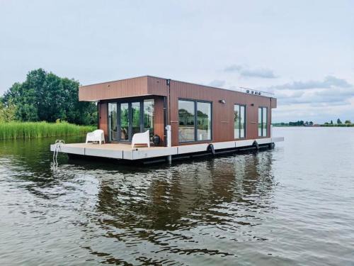 Surla Houseboat "Walvis" Kagerplassen