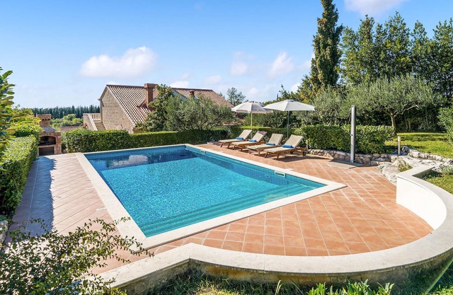 Surrounded by gardens with Mediterranean herbs, this exceptional villa in Ilipi will offer you a gre
