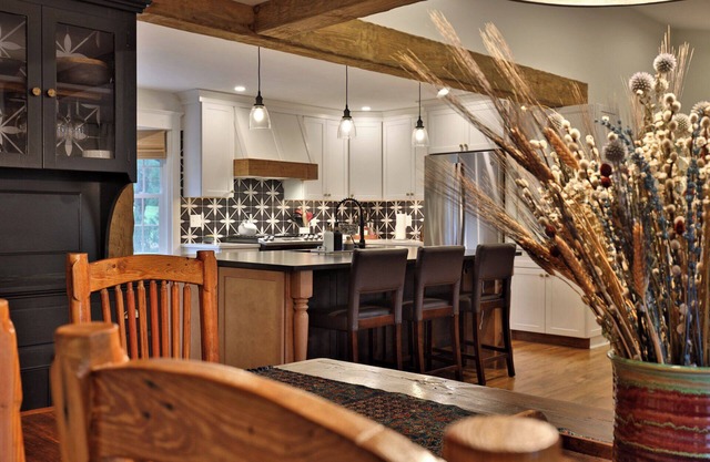Susan Lane Hideaway: 4BR/3.5BA Renovated Home. Close to skiing and town.