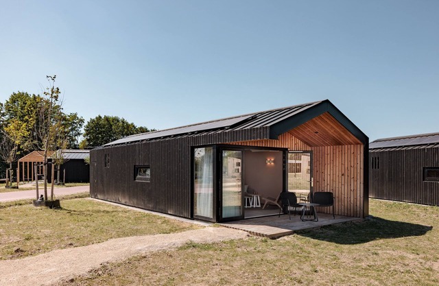 Sustainable lodge on the Brielse Meer