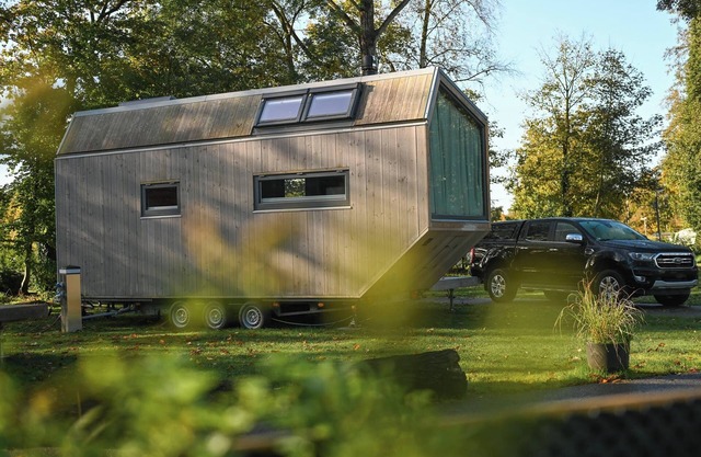 Sustainable Tiny House Pioneer by the natural bathing lake in Friesland