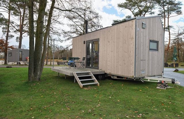 Sustainable Tiny House Pioneer by the natural bathing lake in Friesland